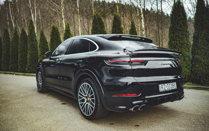 Porsche Cayenne cena 595000 przebieg: 54000, rok produkcji 2019 z Sanok małe 254
